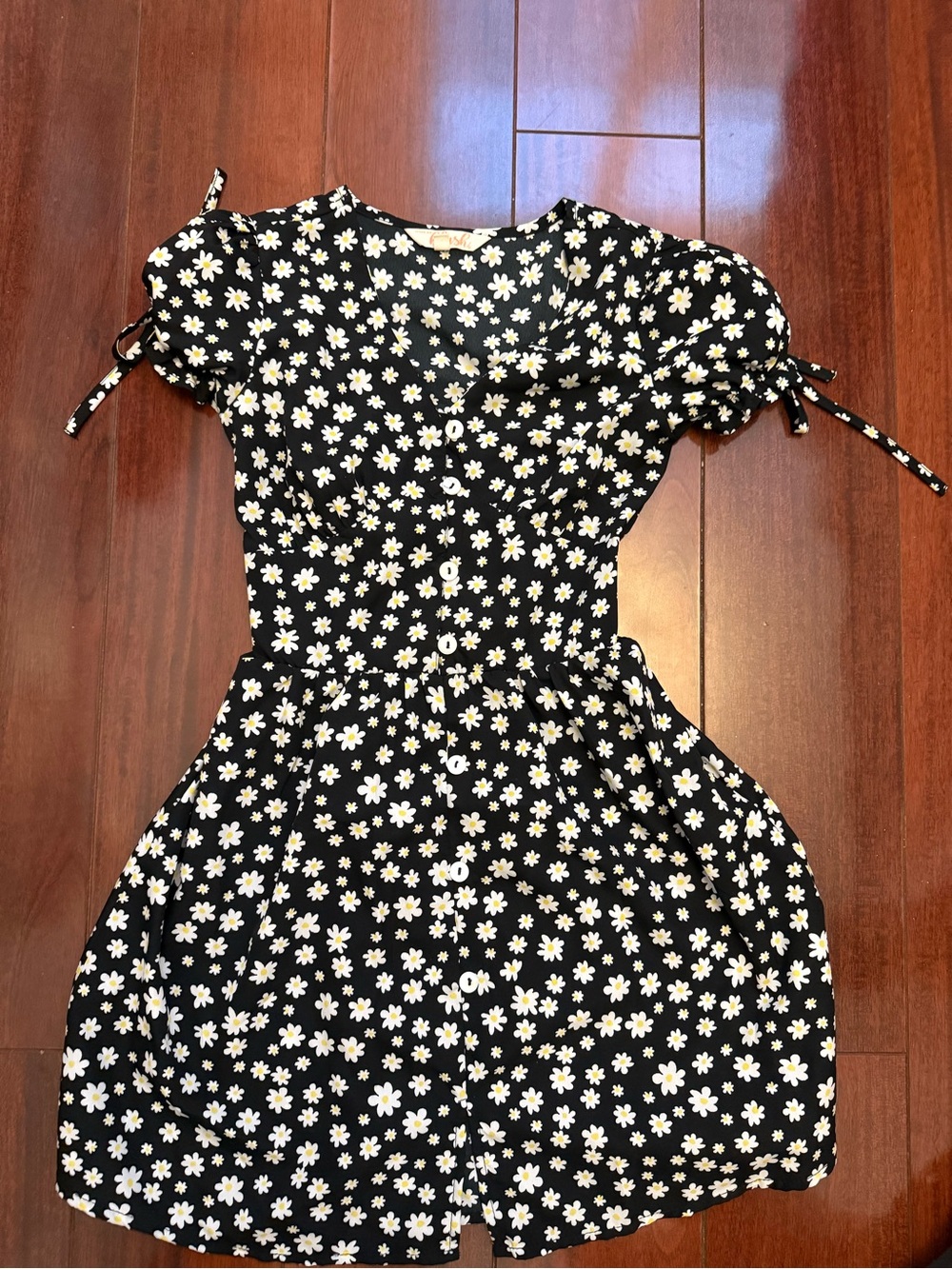 Black Daisy Print Short Sleeve Button‑Front Dress